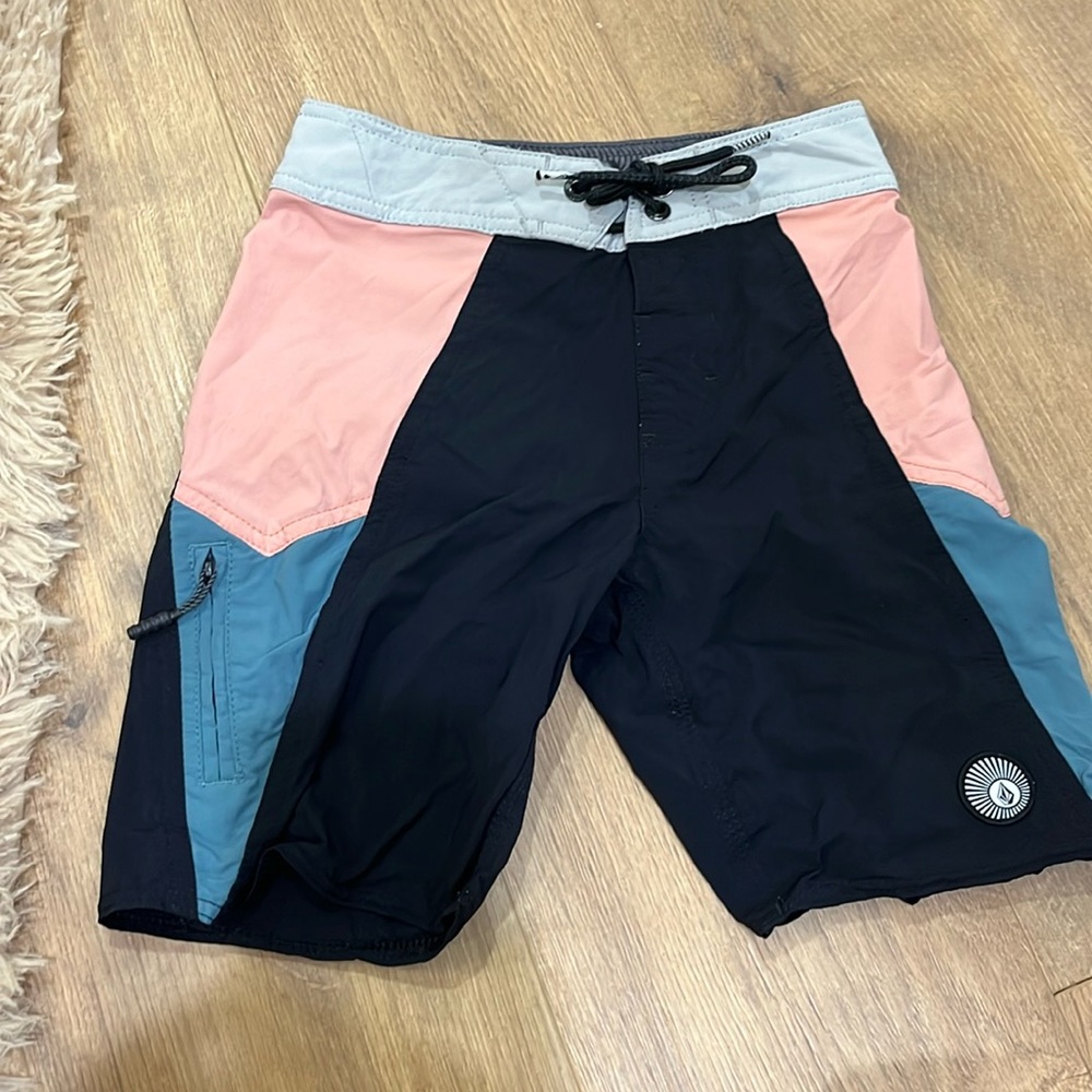 Volcom boy swim trunks size 22/8Y